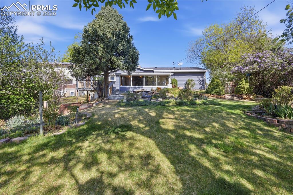 Image 5 of 44: Bedroom