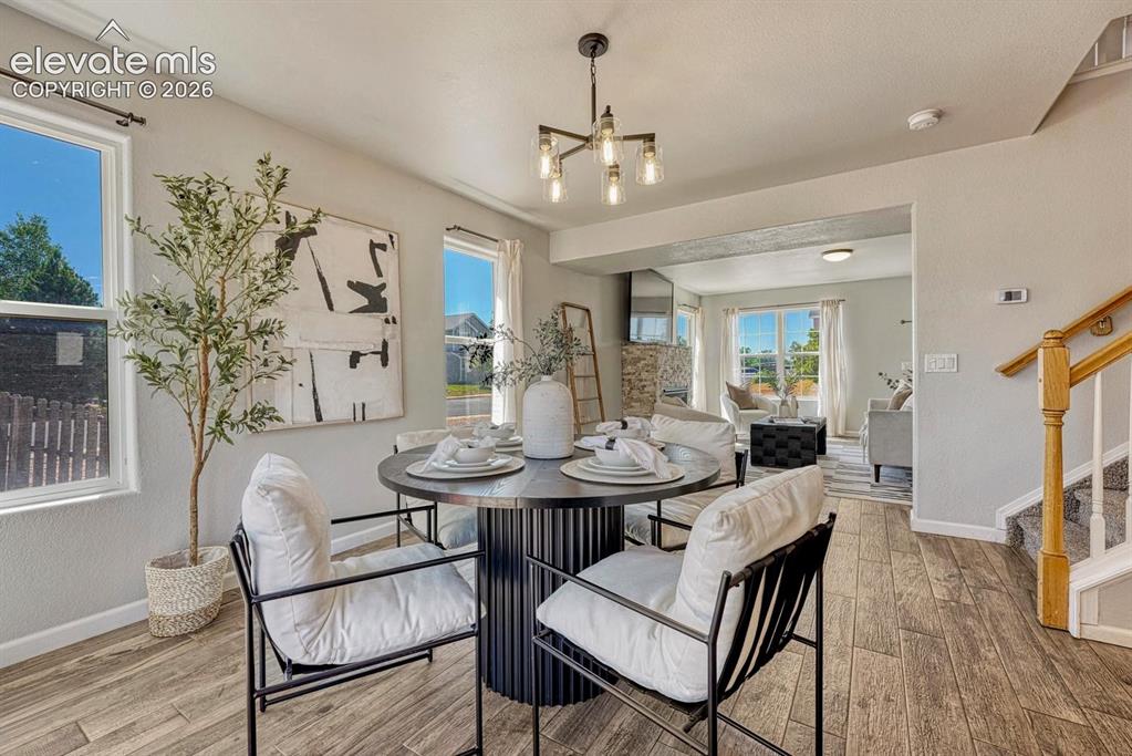 Image 10 of 50: Dining Area