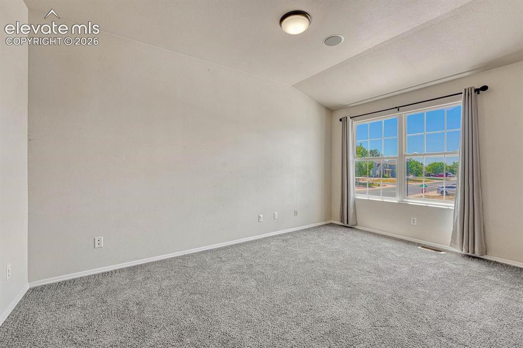 Image 18 of 50: Loft