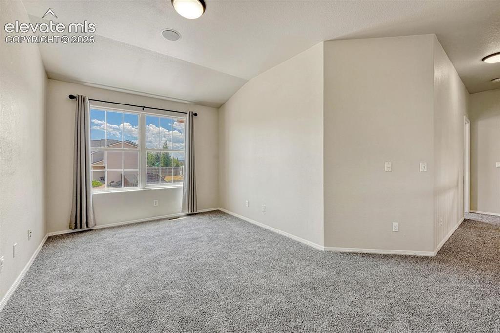 Image 19 of 50: Loft