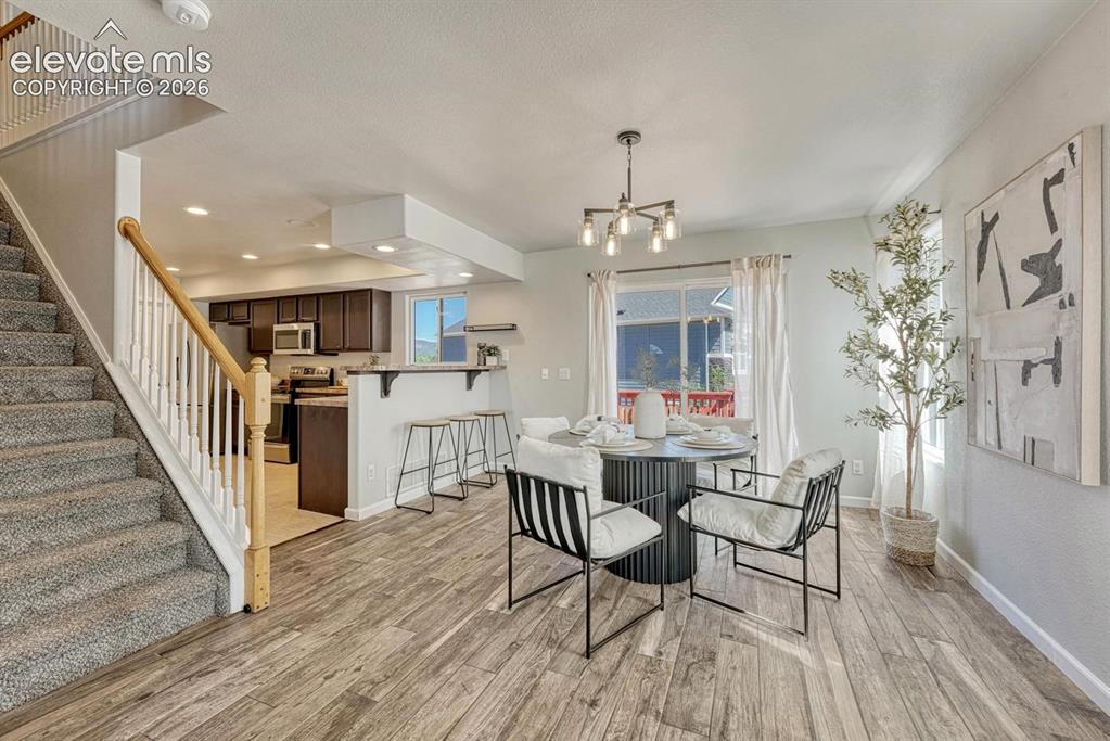Image 8 of 50: Dining Area