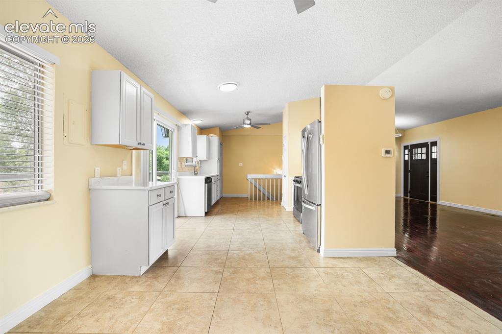 Image 13 of 49: Kitchen