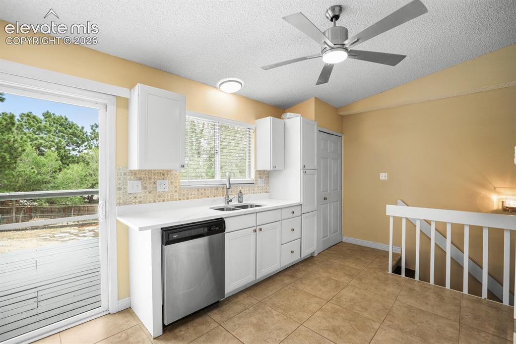 Image 16 of 49: Kitchen