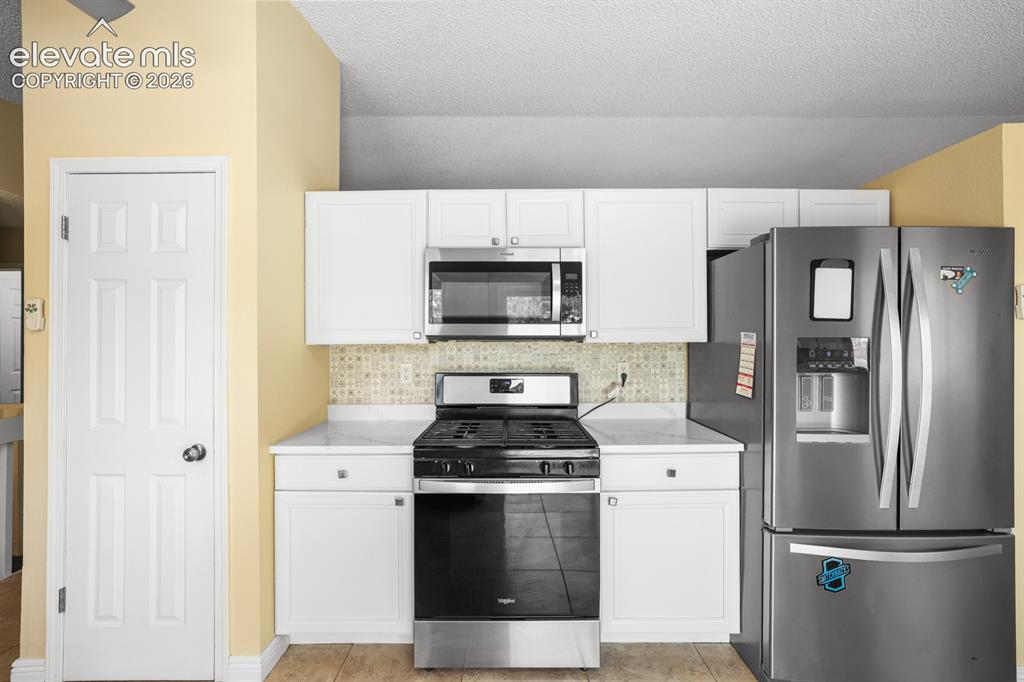 Image 26 of 49: Kitchen