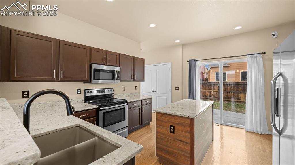 Image 15 of 46: Kitchen