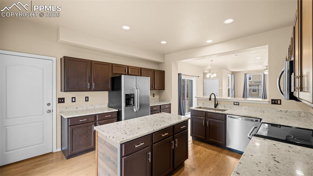 Image 17 of 46: Kitchen