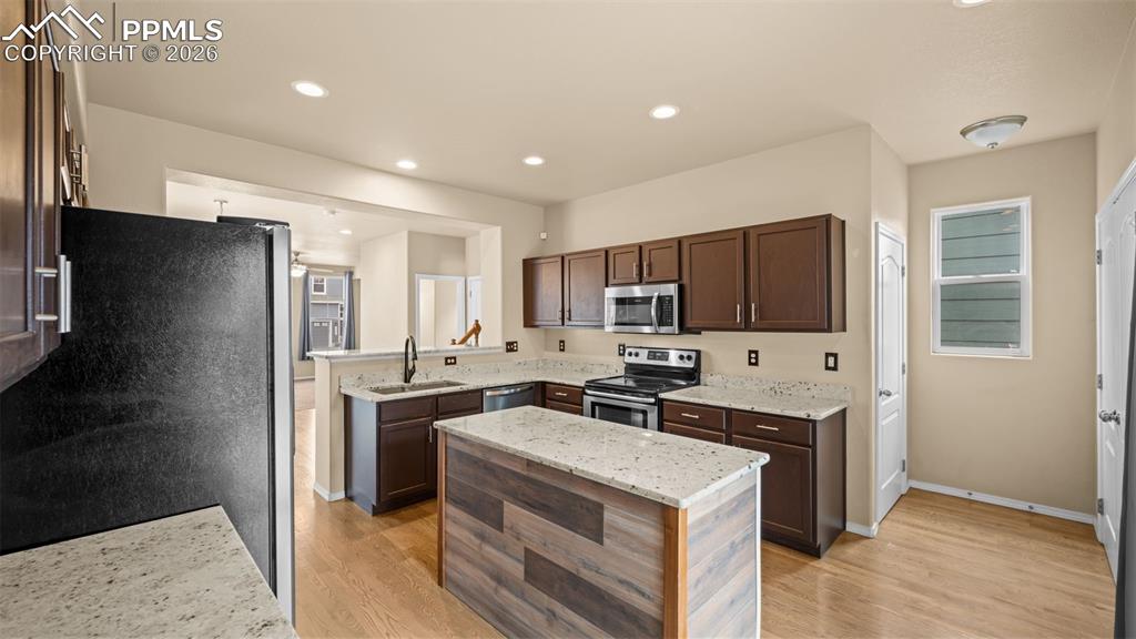 Image 18 of 46: Kitchen