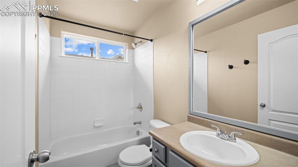 Image 24 of 46: Bathroom