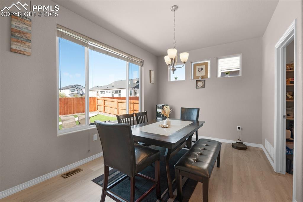 Image 10 of 35: Dining Area