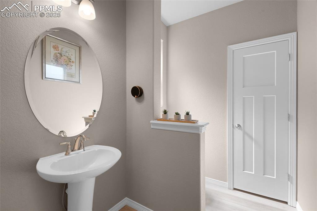 Image 11 of 35: Bathroom