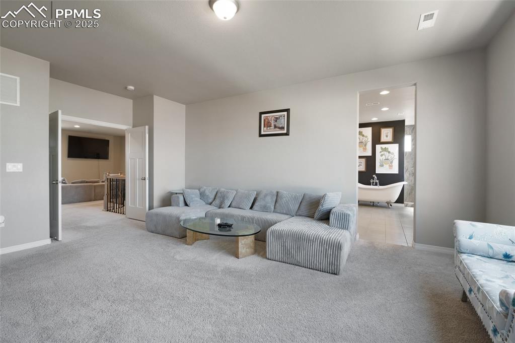 Image 16 of 35: Sitting Room