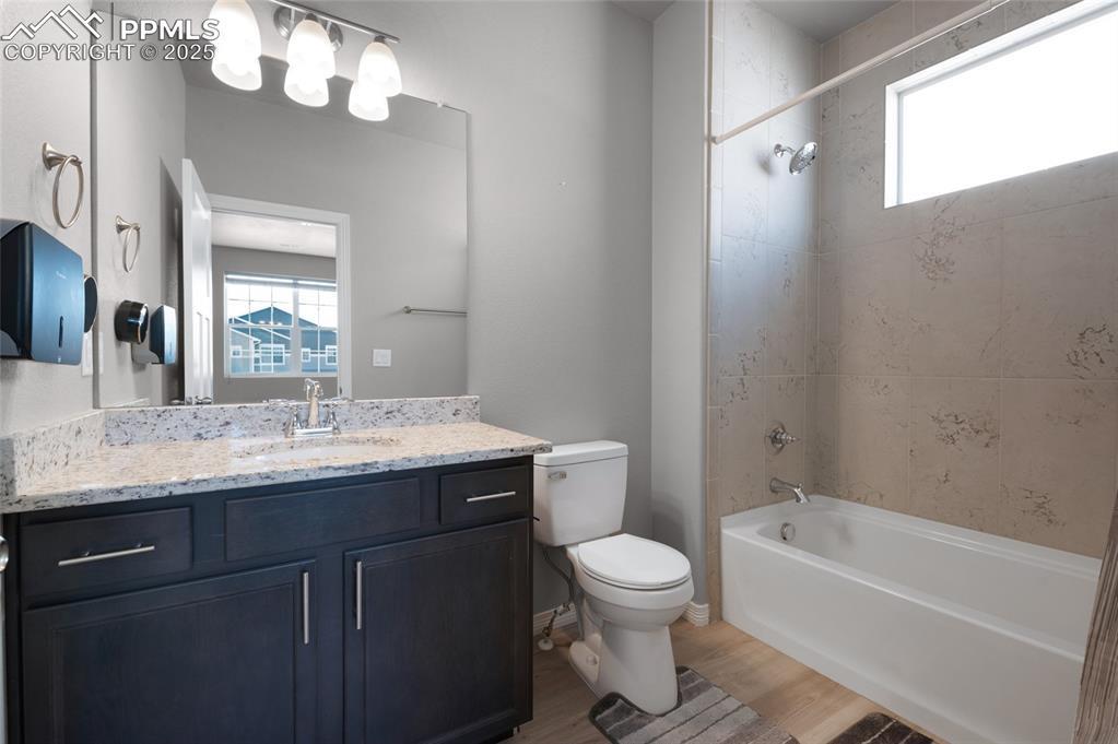 Image 24 of 35: Bathroom