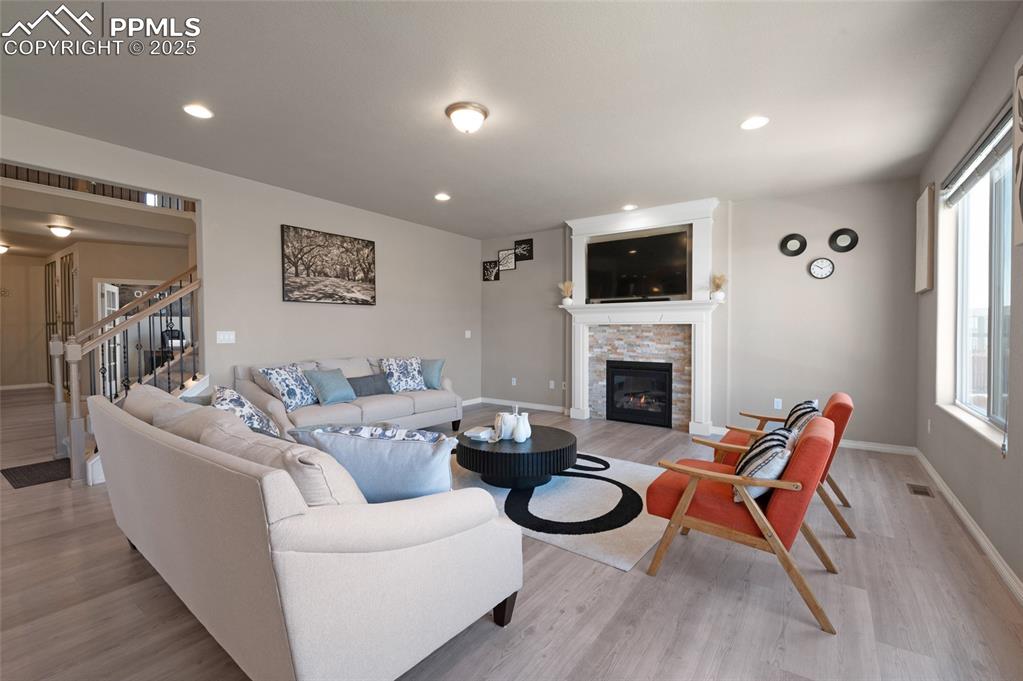 Image 5 of 35: Living Room