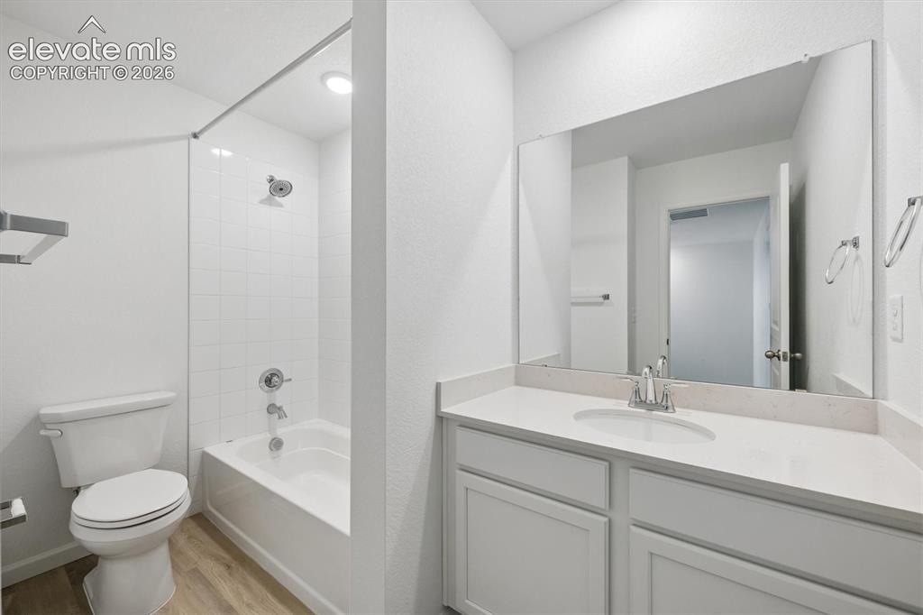 Image 17 of 21: Bathroom