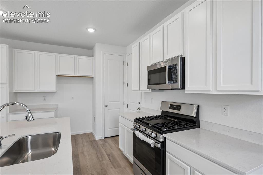 Image 5 of 21: Kitchen