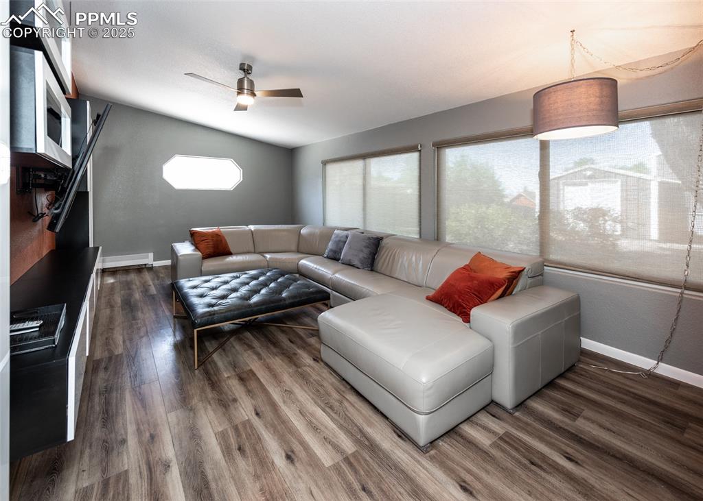 Image 19 of 46: Family Room