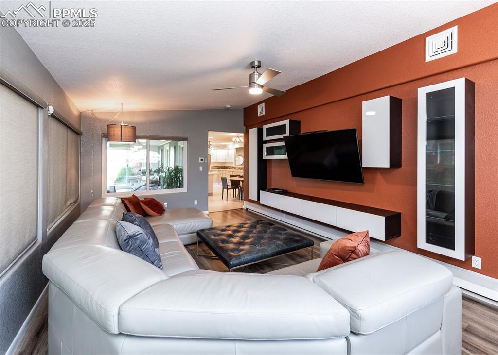 Image 21 of 46: Family Room