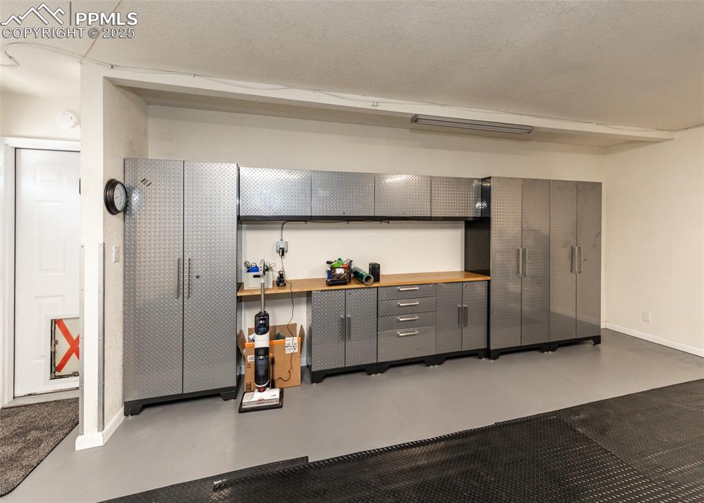 Image 24 of 46: Attached Garage