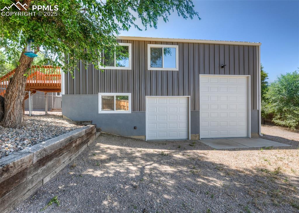 Image 36 of 46: Garage