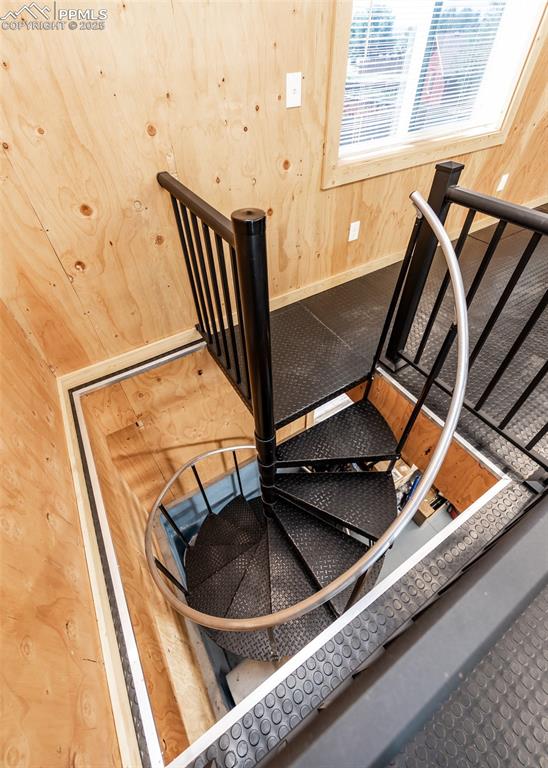 Image 42 of 46: Detached garage stairs