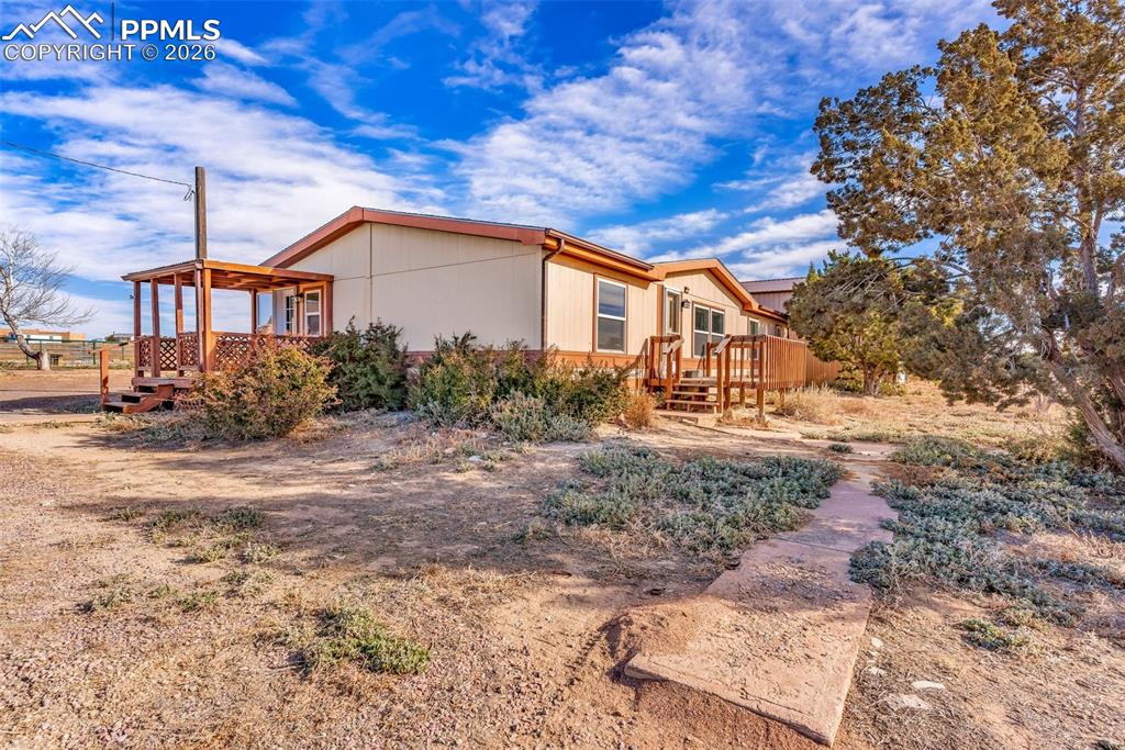 Image 4 of 48: Side of Structure