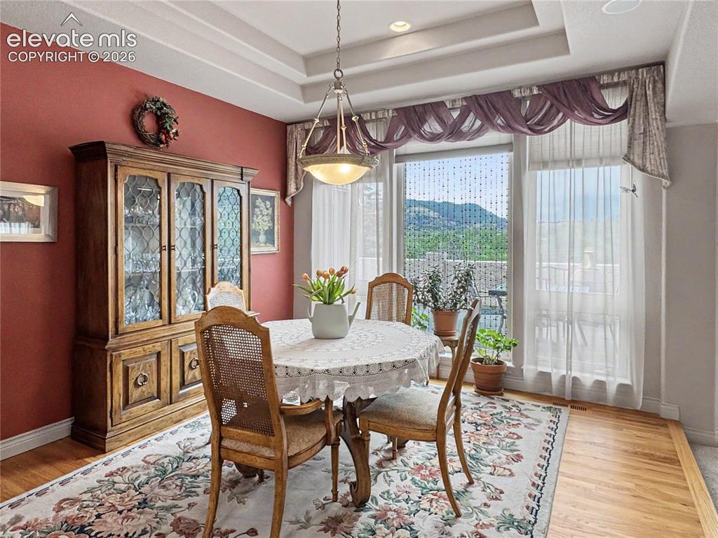 Image 10 of 48: Dining Area
