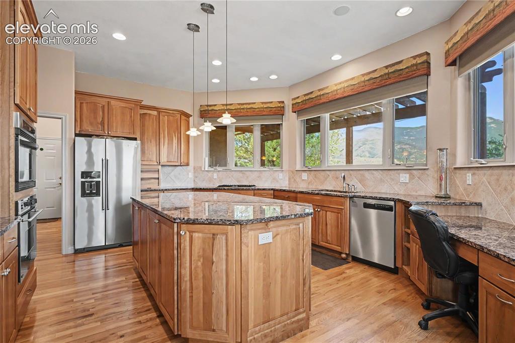 Image 13 of 48: Kitchen