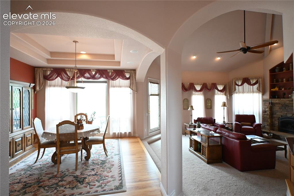 Image 9 of 48: Dining Area