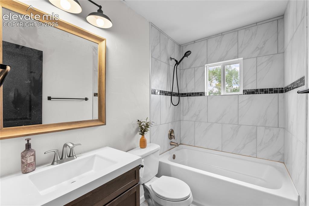 Image 13 of 21: Bathroom