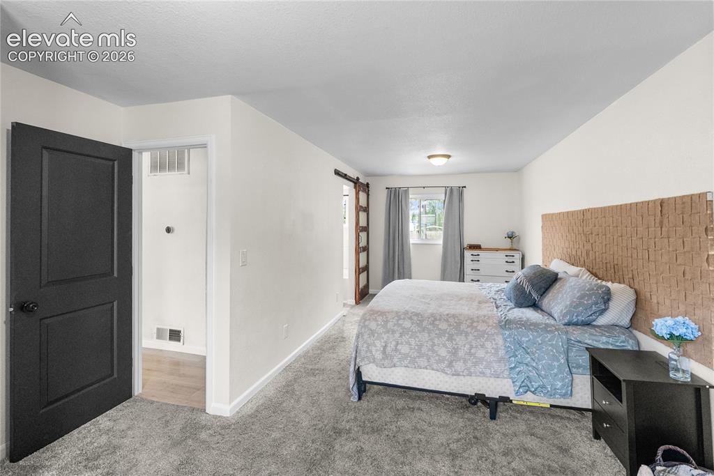 Image 14 of 21: Bedroom