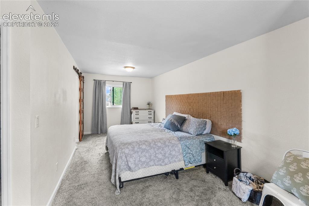 Image 15 of 21: Bedroom