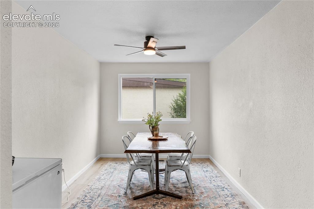 Image 6 of 21: Dining Area