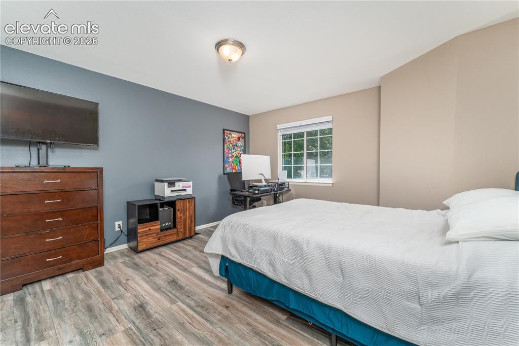 Image 13 of 20: Bedroom