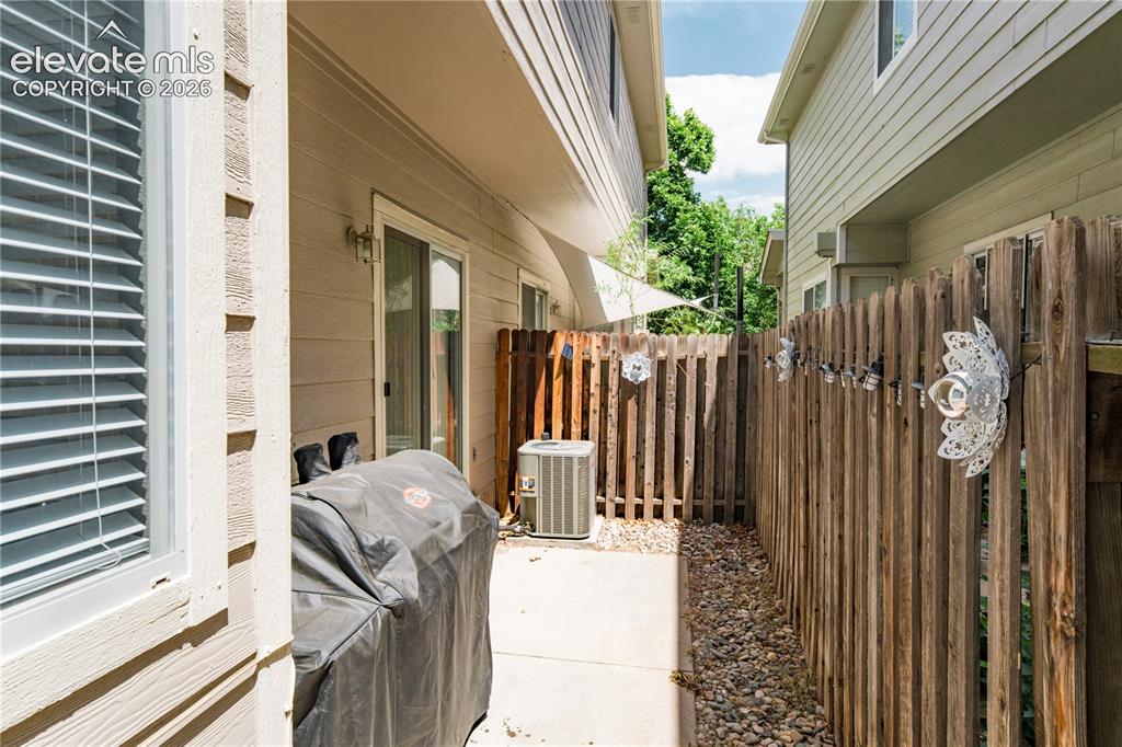 Image 15 of 20: Patio