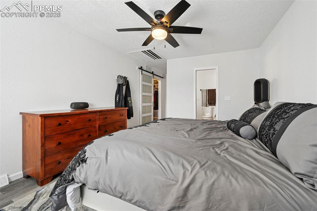 Image 20 of 45: Bedroom