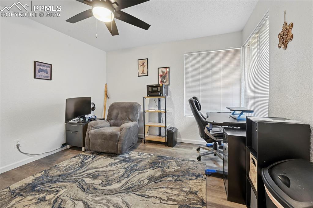 Image 23 of 45: Office