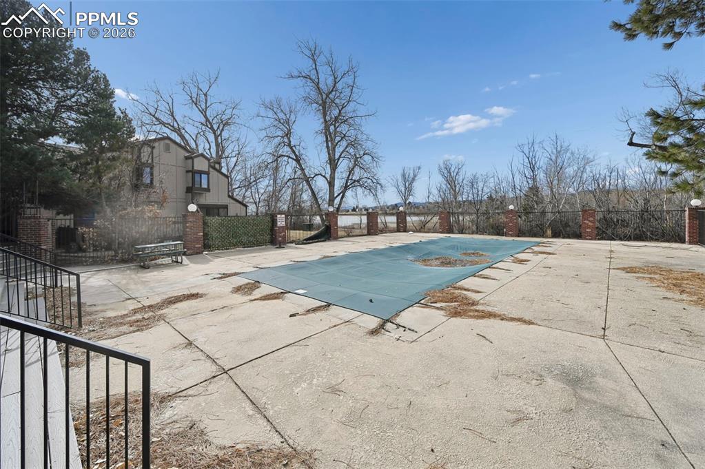 Image 33 of 45: Pool