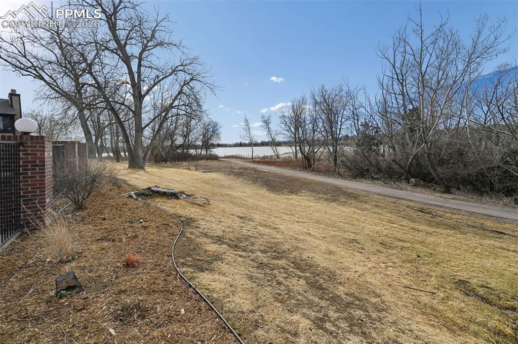 Image 34 of 45: Yard