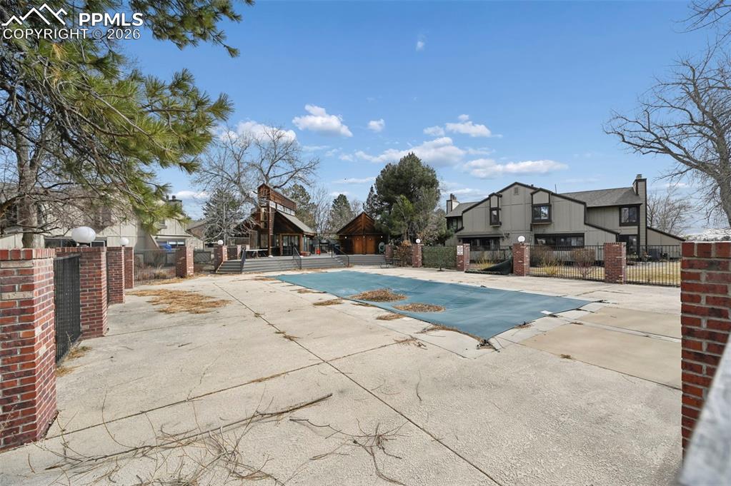 Image 35 of 45: Pool