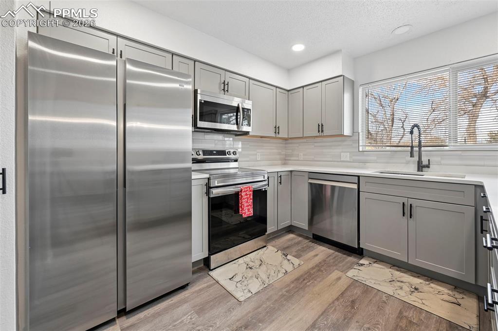 Image 4 of 45: Kitchen