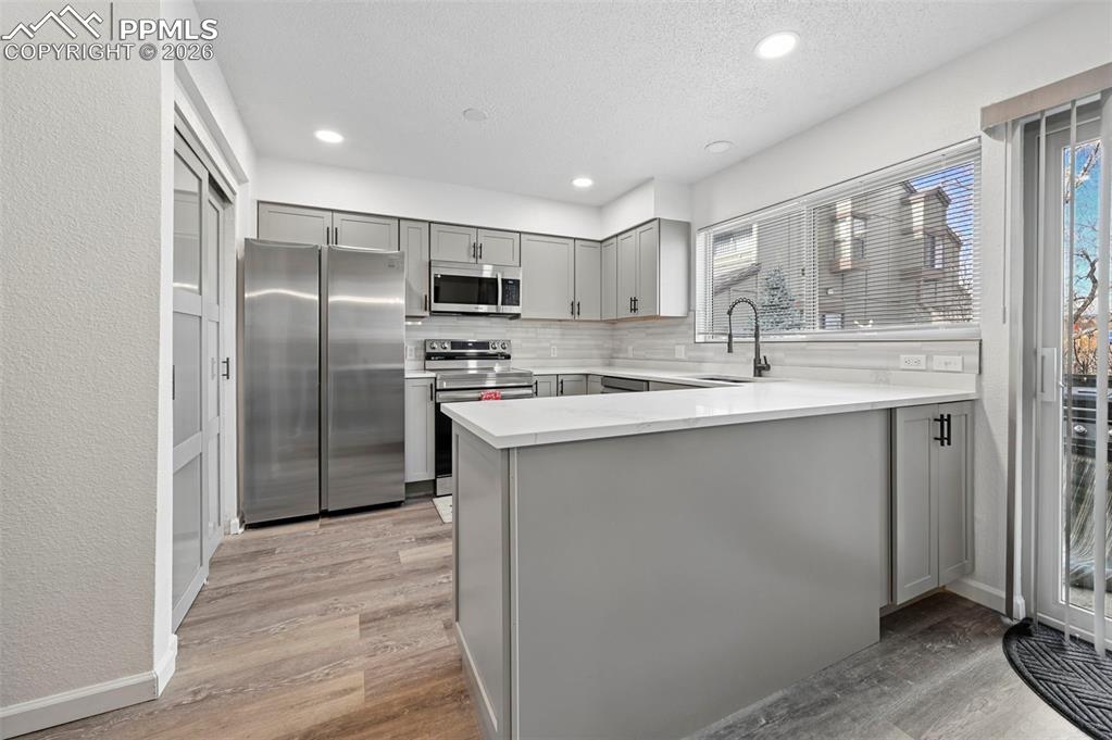 Image 5 of 45: Kitchen