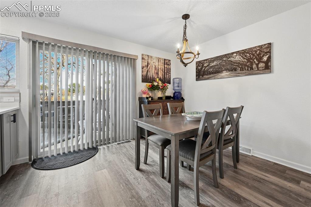 Image 7 of 45: Dining Area