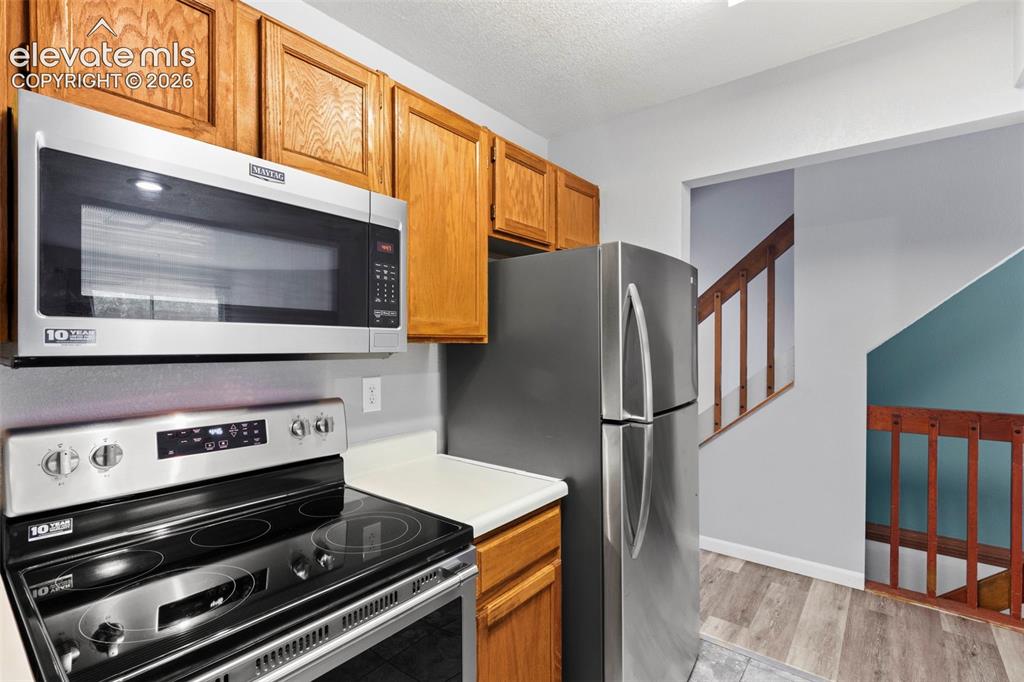 Image 10 of 34: Kitchen