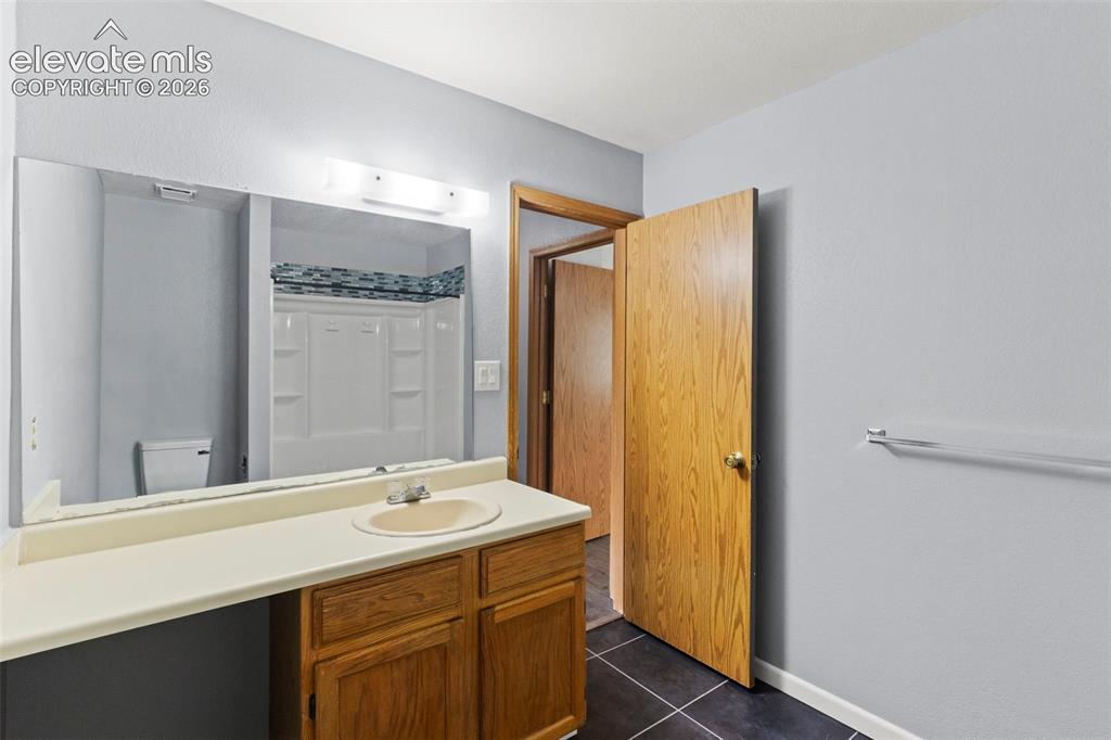 Image 19 of 34: Bathroom
