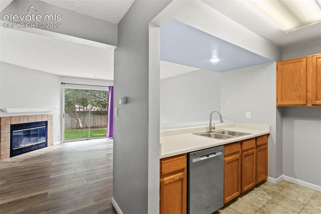 Image 8 of 34: Kitchen