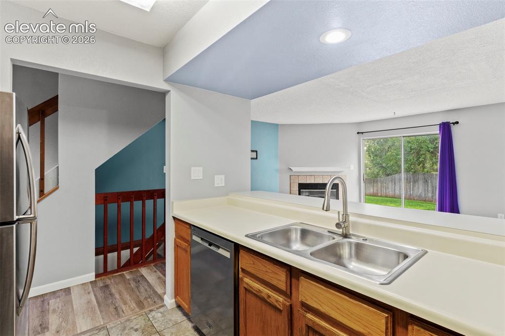 Image 9 of 34: Kitchen