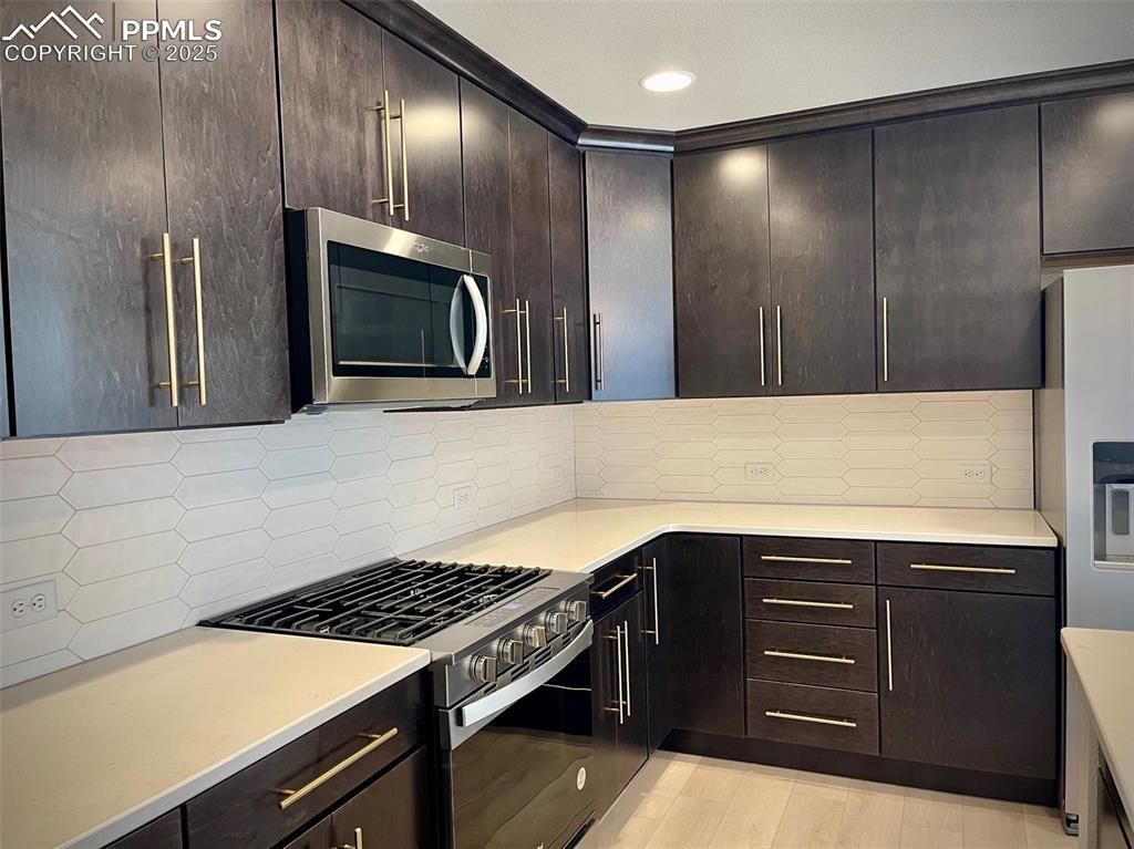 Image 12 of 29: Kitchen