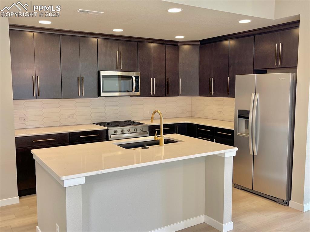 Image 13 of 29: Kitchen