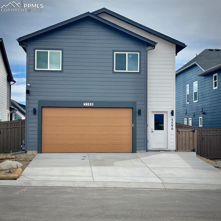 Image 23 of 29: Separate ADU entrance from the rear of home.