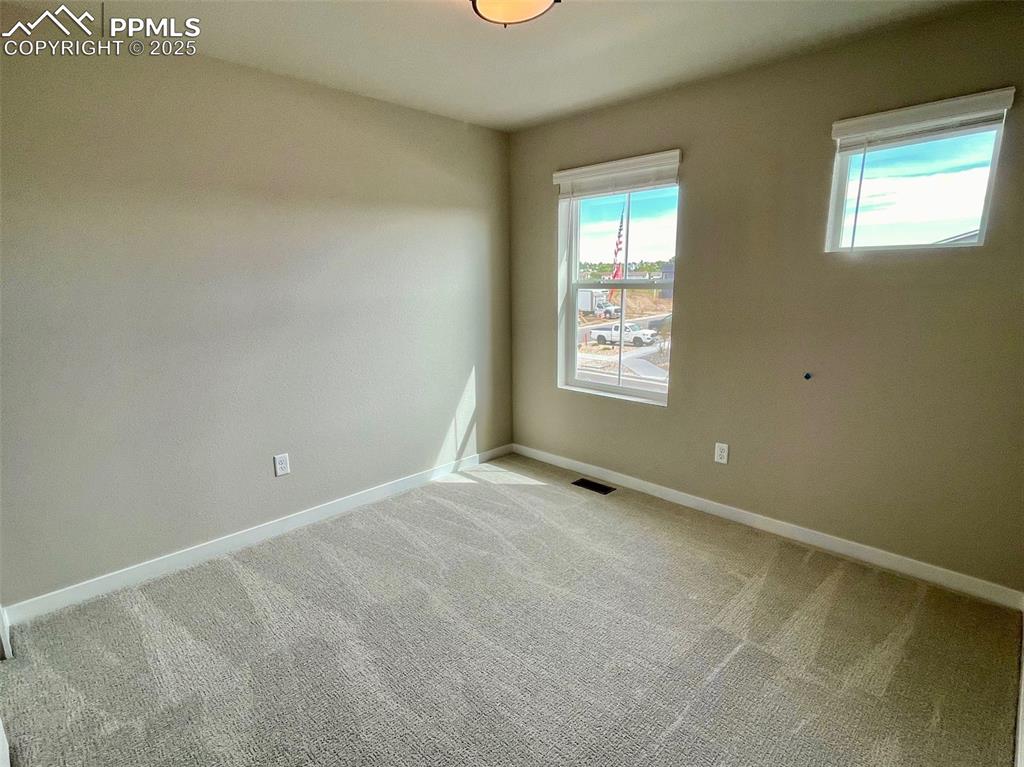 Image 5 of 29: Secondary bedroom